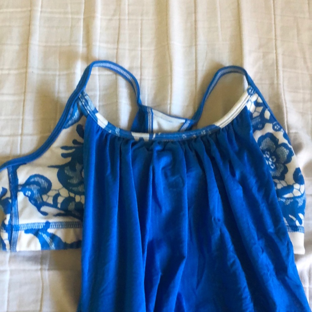 Adorable lululemon 2-in-1 flowy tank